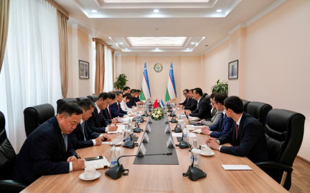 宋海良會見烏茲別克斯坦投資、工業(yè)與貿(mào)易部部長庫德拉托夫·拉齊茲