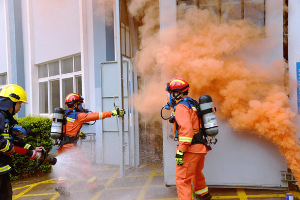 國(guó)能開遠(yuǎn)公司開展2023年“安全生產(chǎn)月”火災(zāi)應(yīng)急演練