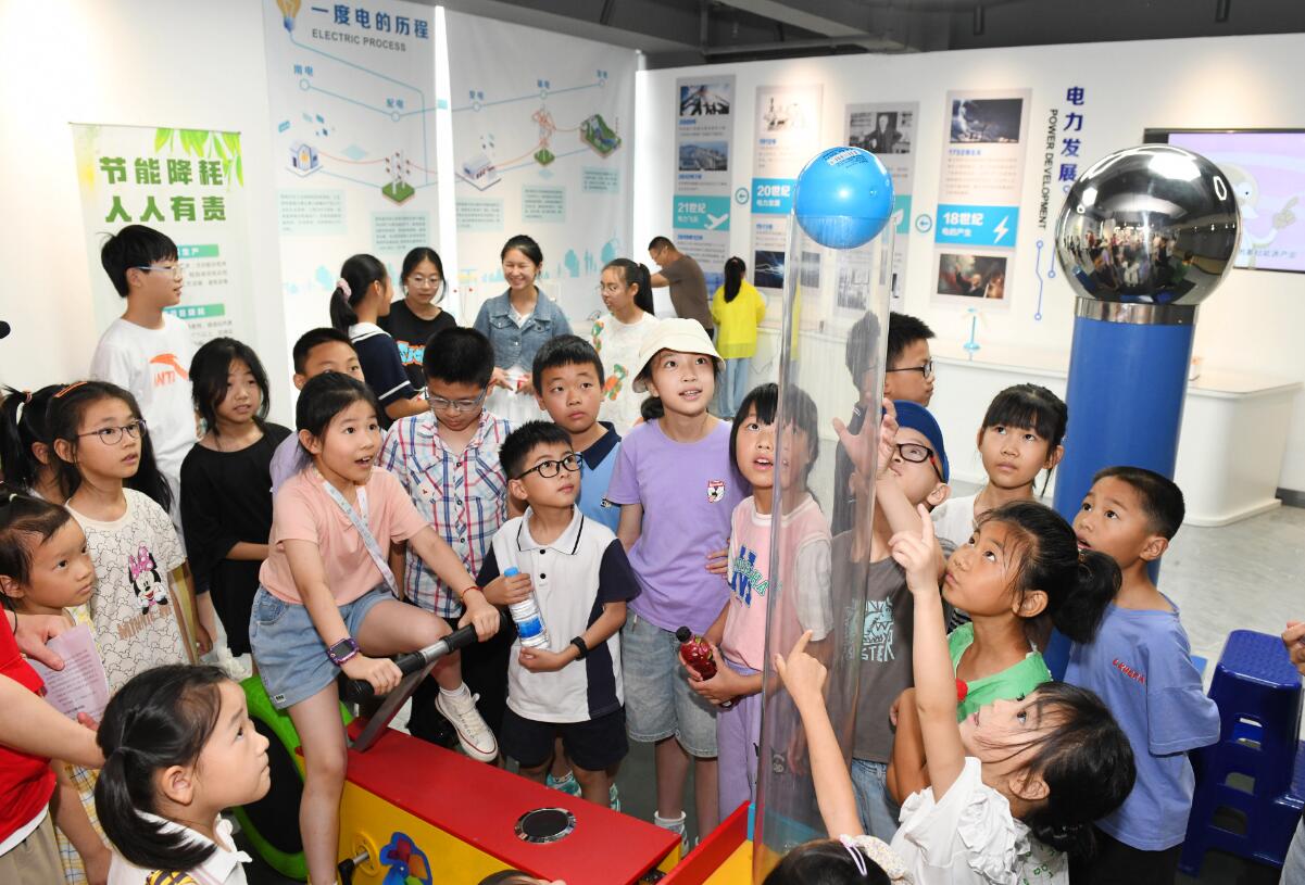 國網(wǎng)余姚市供電公司:電力運(yùn)輸大揭秘 安全用電伴成長