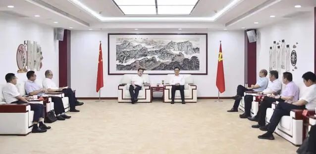 漯河市委書(shū)記秦保強(qiáng)、市長(zhǎng)黃鈁會(huì)見(jiàn)中國(guó)電建華中區(qū)總部黨委書(shū)記、總經(jīng)理蹇尚友一行