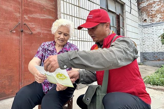 國網華辰供電公司服務走訪? ?？蛻羟鍥龆认? width=