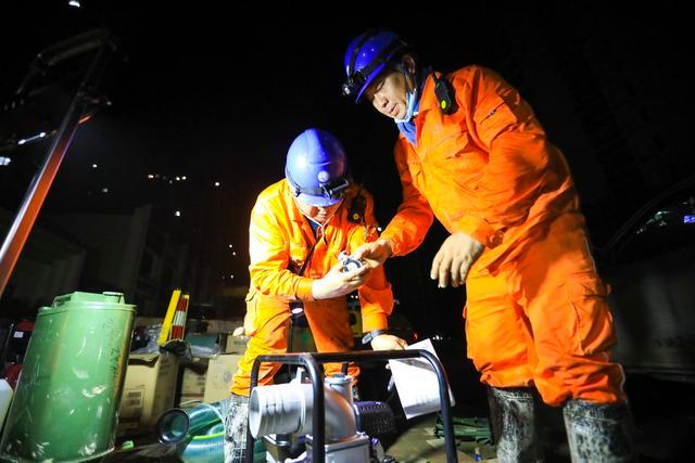 連續(xù)50小時(shí)攻堅(jiān)，鄭州電力點(diǎn)亮涿州最大住宅小區(qū)