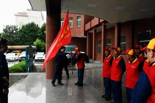 國(guó)網(wǎng)洛南縣公司:深化服務(wù)隊(duì)建設(shè) 讓旗幟高高飄揚(yáng)