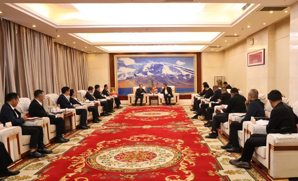 華電集團(tuán)黨組書記、董事長江毅與喀什地委副書記、行署專員艾尼瓦爾·吐爾遜舉行會談