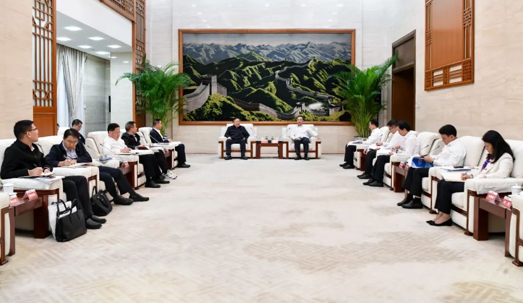 大唐集團(tuán)有限公司黨組書記、董事長(zhǎng)鄒磊與廣西壯族自治區(qū)國(guó)資委黨委書記秦如培會(huì)談