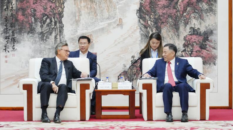 中國能建黨委書記、董事長宋海良與渣打集團主席韋浩思會談