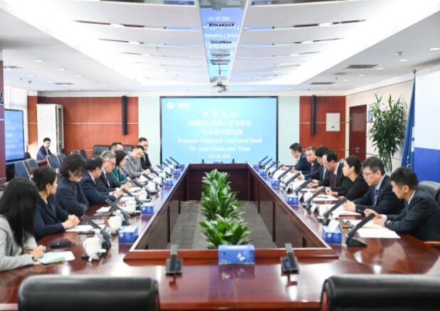 中國(guó)電建黨委書記、董事長(zhǎng)丁焰章會(huì)見渣打集團(tuán)主席韋浩思