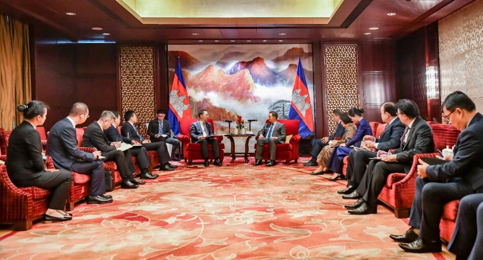 大唐集團(tuán)黨組書(shū)記、董事長(zhǎng)鄒磊拜會(huì)柬埔寨首相洪瑪奈