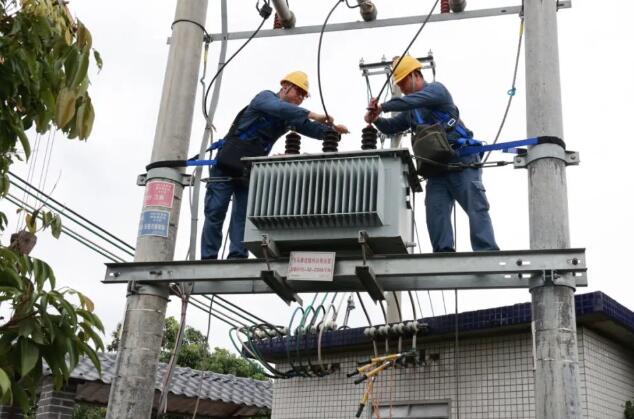 茂名供電局：強(qiáng)降雨過(guò)后，全力搶修復(fù)電不停歇
