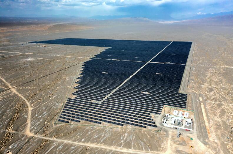 華電新疆輪臺100兆瓦光伏項目并網發(fā)電