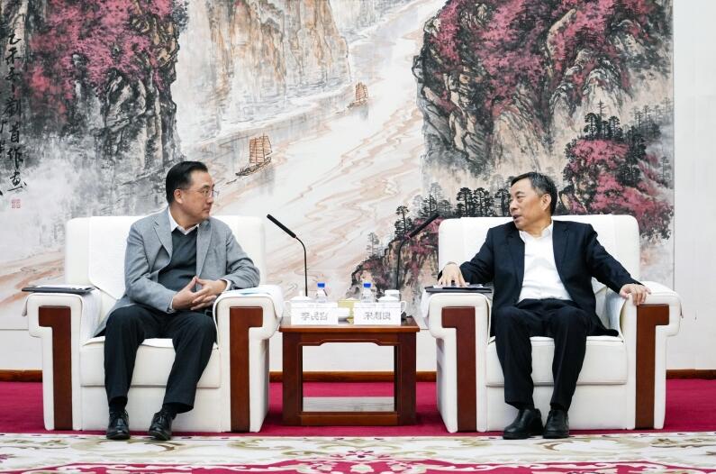 中國(guó)能建黨委書(shū)記、董事長(zhǎng)宋海良與華夏銀行黨委書(shū)記、董事長(zhǎng)李民吉會(huì)談
