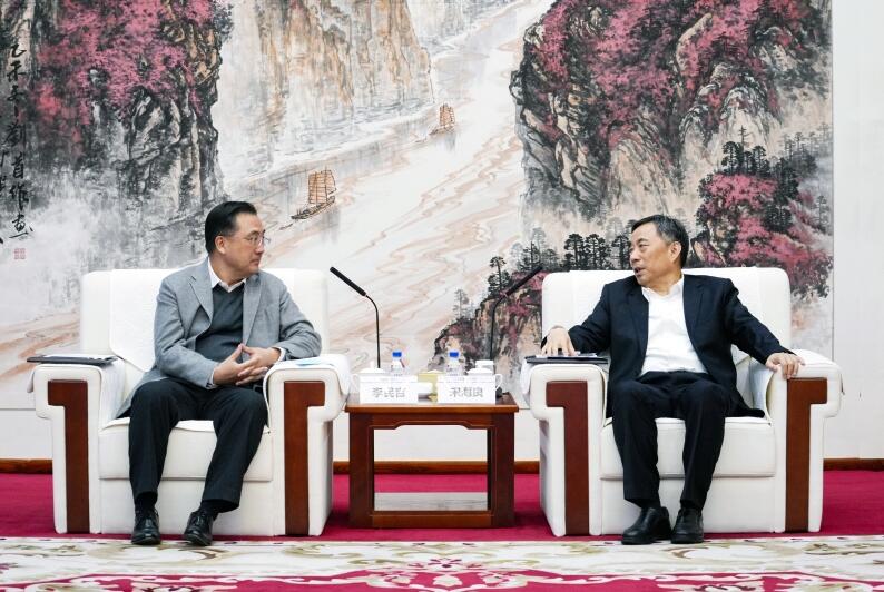 中國(guó)能建黨委書(shū)記、董事長(zhǎng)宋海良與華夏銀行黨委書(shū)記、董事長(zhǎng)李民吉會(huì)談
