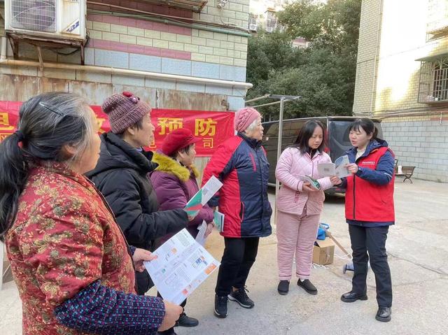 國網(wǎng)株洲天元供電公司電力便民服務點“零距離”為民辦電