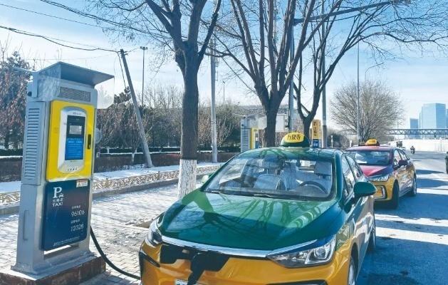 一天去四趟換電站，新能源出租車“不抗凍”怎么開