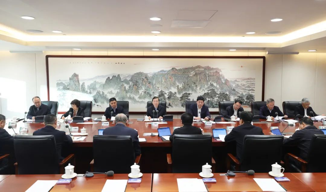 國(guó)家電網(wǎng)公司領(lǐng)導(dǎo)班子和專職助理、總師、副總師2024年調(diào)研座談會(huì)召開