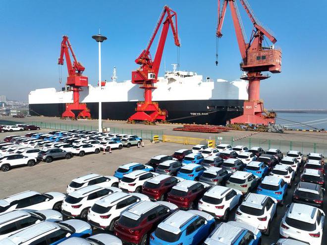 中國不僅電動汽車在世界火了，就連汽車運(yùn)輸船也跟著圈粉