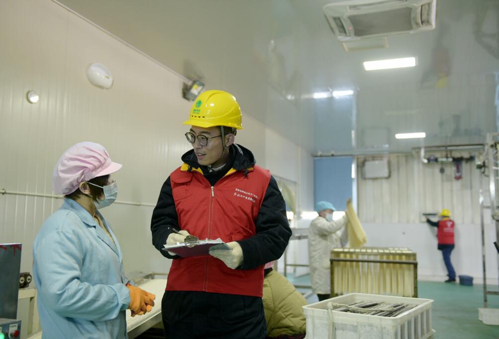 國網(wǎng)余姚市供電公司:年味飄香生產(chǎn)忙 電力護(hù)航添保障