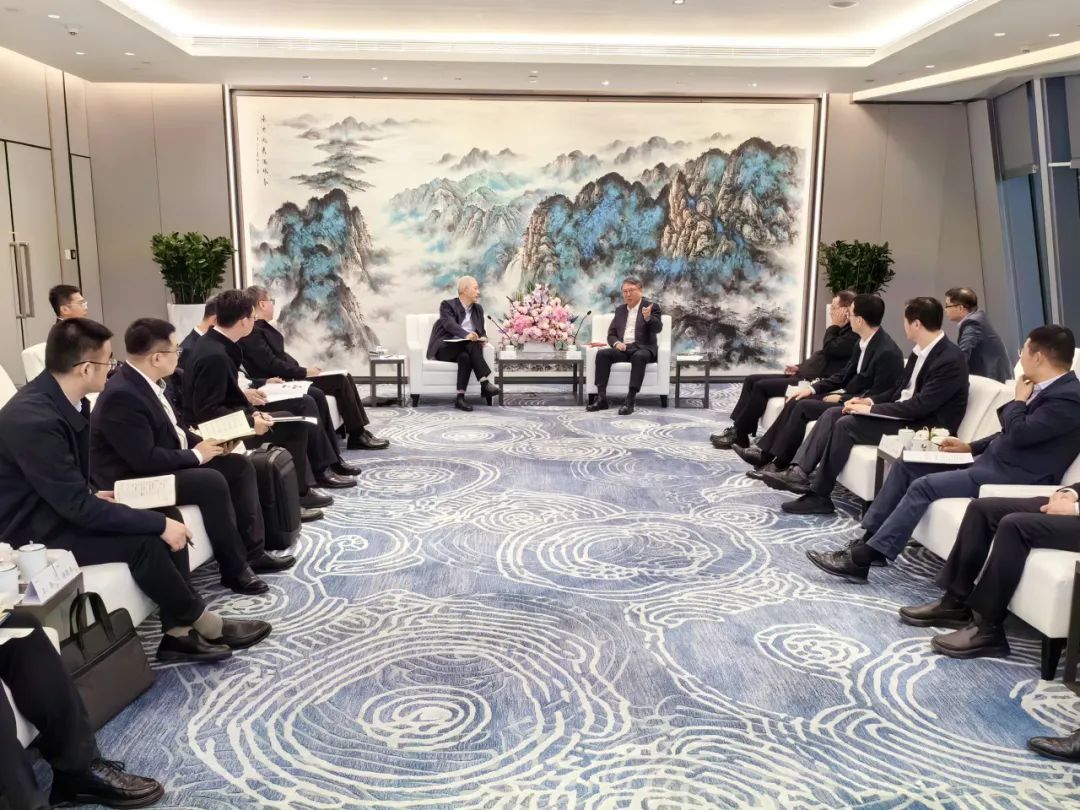 中國一重董事長(zhǎng)徐鵬一行拜訪華潤(rùn)集團(tuán)總經(jīng)理王崔軍