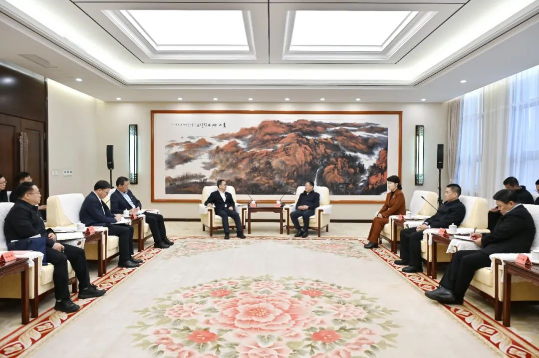 中國大唐集團(tuán)有限公司董事長鄒磊拜會內(nèi)蒙古自治區(qū)黨委書記孫紹騁、自治區(qū)主席王莉霞