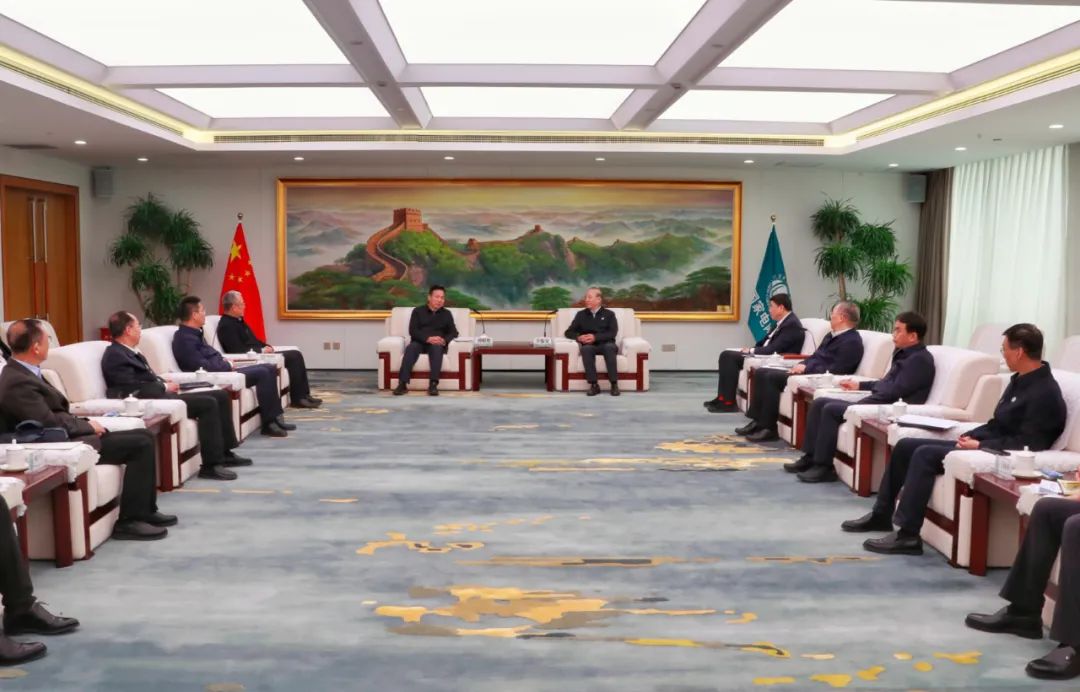 劉明勝、栗寶卿與國(guó)家電網(wǎng)董事長(zhǎng)辛保安、總經(jīng)理張智剛會(huì)談