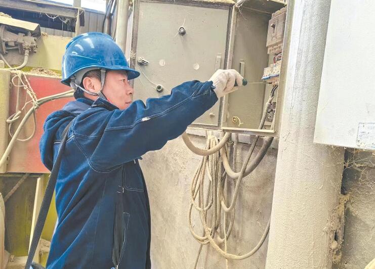 馮杰：立足崗位 用心服務(wù)