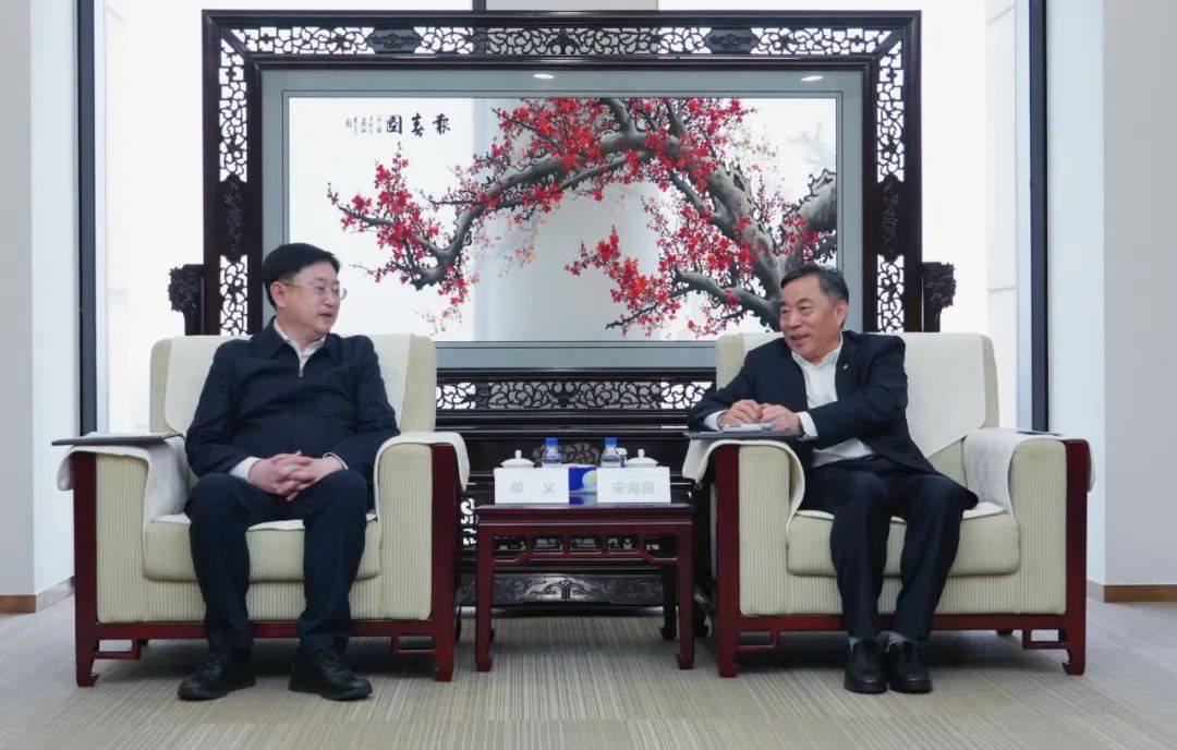 中國能建黨委書記、董事長宋海良與遼寧朝陽市委書記單義、市長老顏武會談