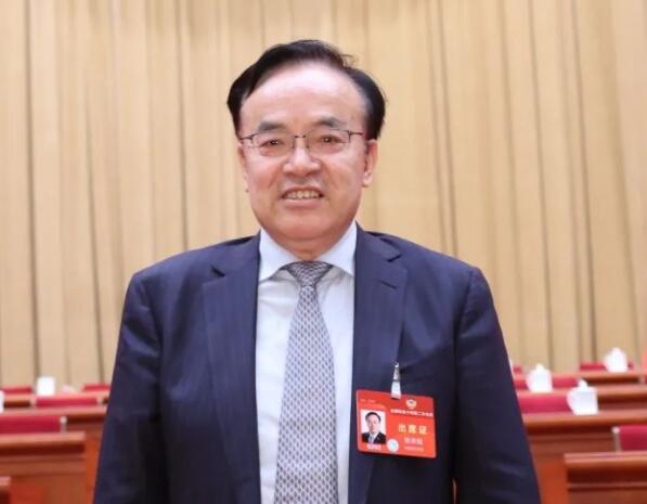 全國(guó)政協(xié)常委張來(lái)斌：系統(tǒng)思維引領(lǐng)能源轉(zhuǎn)型與安全，確?！半p碳”目標(biāo)順利實(shí)現(xiàn)