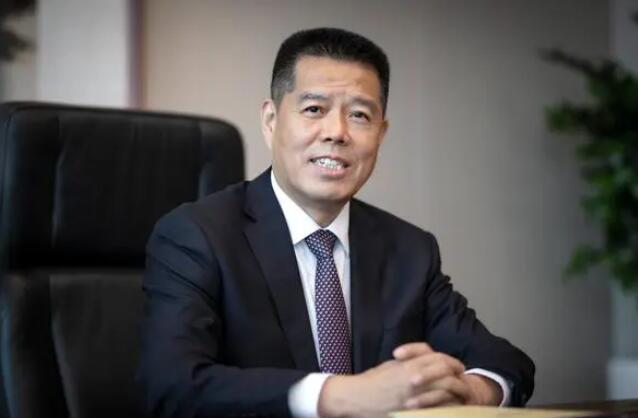 加快推動(dòng)傳統(tǒng)煤炭企業(yè)向新能源企業(yè)轉(zhuǎn)型發(fā)展——訪全國人大代表，山東能源集團(tuán)黨委書記、董事長 李偉