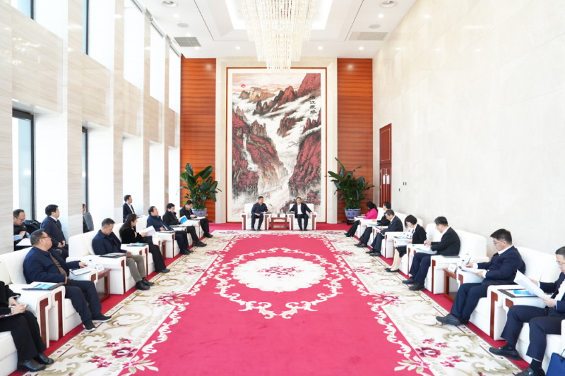 中國(guó)能建黨委書記、董事長(zhǎng)宋海良與北京市朝陽(yáng)區(qū)區(qū)長(zhǎng)吳小杰會(huì)談
