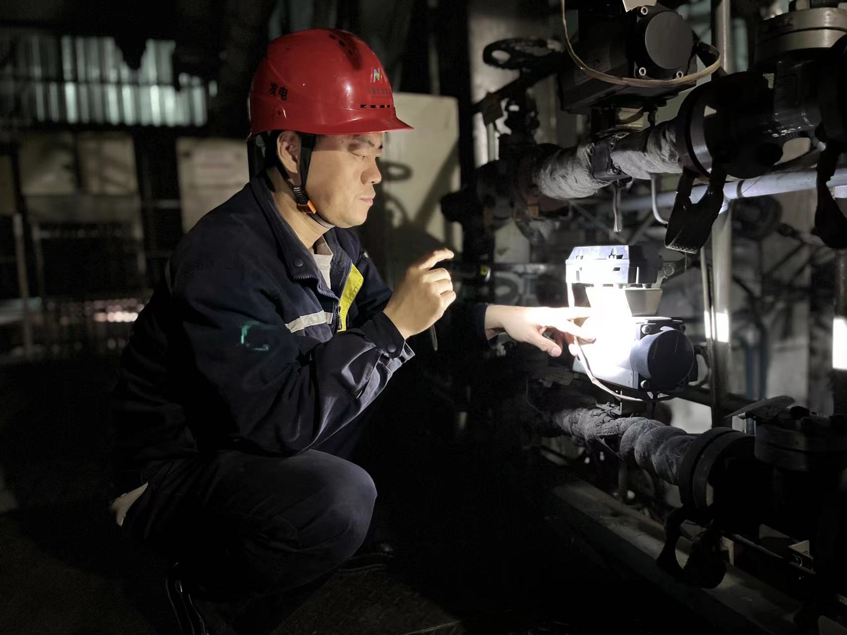 張濤：“只要需要我就一直在，同他們一起，做設(shè)備穩(wěn)定的護(hù)航人！”