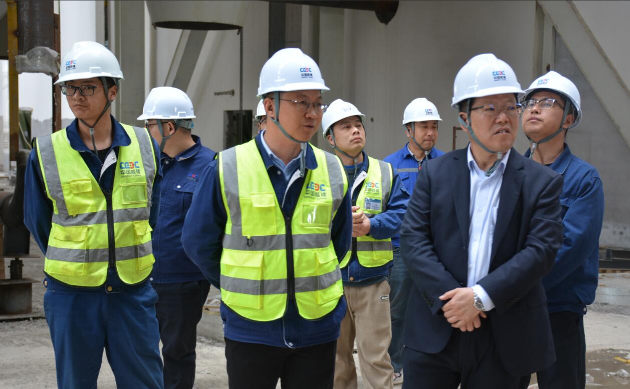 中國能建建筑集團(tuán)黨委副書記、總經(jīng)理羅耕能到正寧百萬項(xiàng)目指導(dǎo)調(diào)研