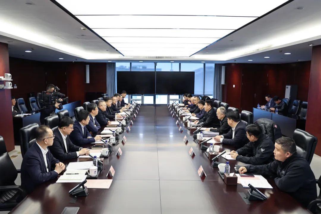 華電集團(tuán)黨組副書記、總經(jīng)理葉向東與北京市副市長高朋舉行會談