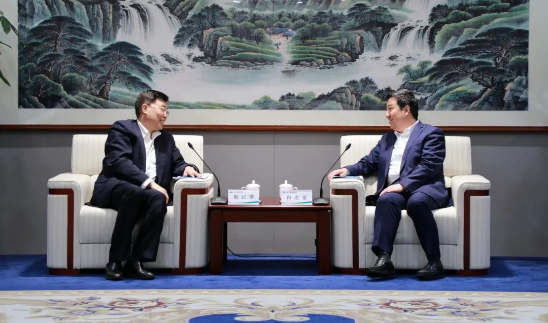 中國(guó)電氣裝備黨委書記、董事長(zhǎng)白忠泉會(huì)見首鋼集團(tuán)黨委書記、董事長(zhǎng)趙民革