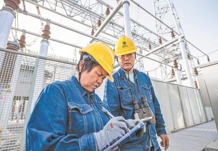 左熱古麗: 行走在戈壁深處的“最美國(guó)網(wǎng)人”