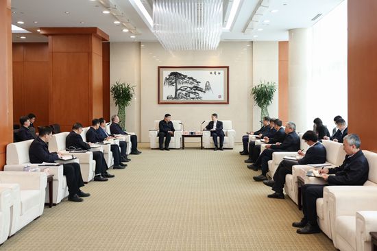 華能集團董事長溫樞剛、總經(jīng)理鄧建玲會見國家電網(wǎng)董事長張智剛