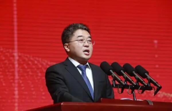 “垃圾大王”嚴(yán)圣軍，拿啥完成近千億投資?