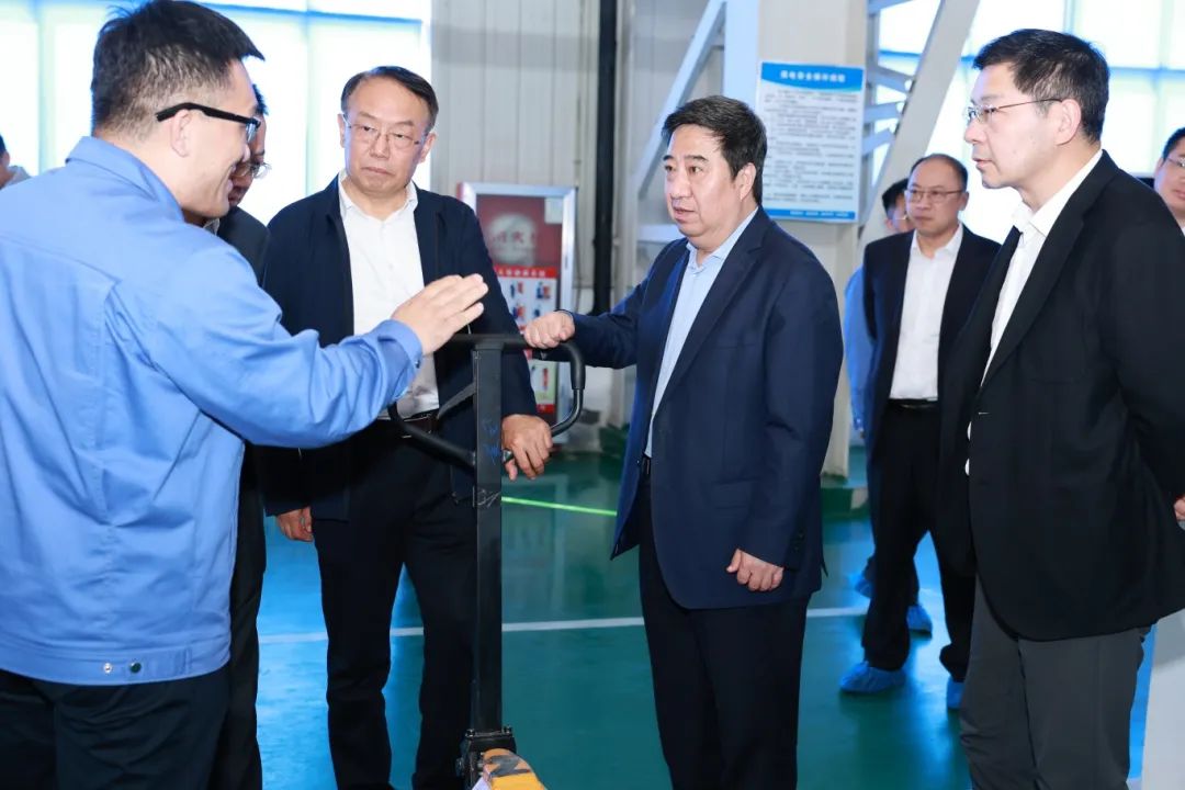 中國(guó)電氣裝備黨委書(shū)記、董事長(zhǎng)白忠泉到山東電工電氣調(diào)研