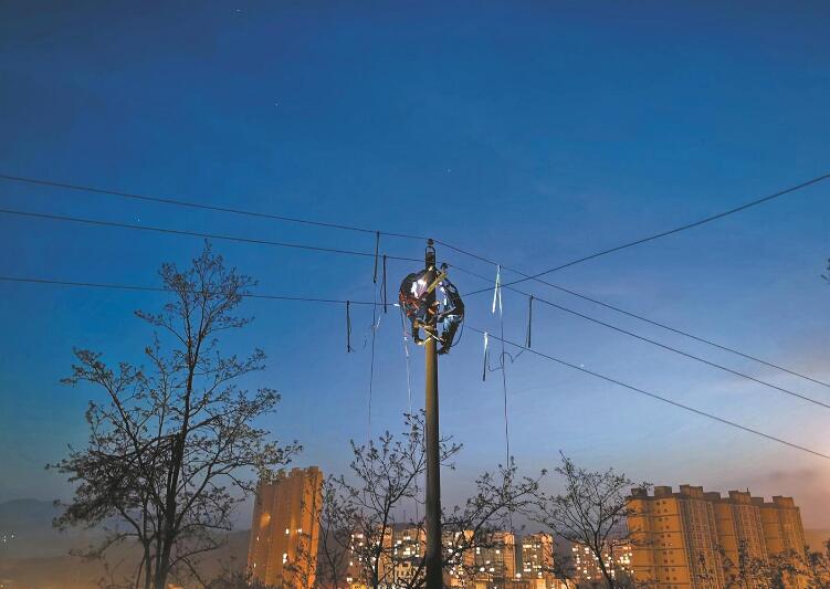 甘肅隴南、天水受強對流天氣影響線路全部恢復(fù)運行