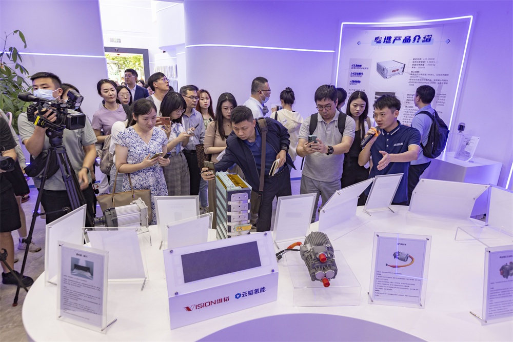 全力推動(dòng)新型儲(chǔ)能產(chǎn)業(yè)發(fā)展，加快培育新質(zhì)生產(chǎn)力