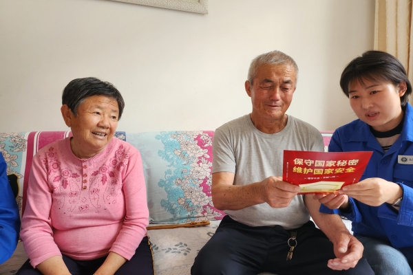 內(nèi)蒙古電力公司烏海千里山供電公司黨支部、工會(huì)、團(tuán)支部（青工委）開展“蒙電愛心光明行”保密宣傳活動(dòng)