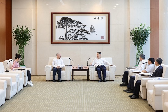 華能集團(tuán)黨組書(shū)記、董事長(zhǎng)溫樞剛會(huì)見(jiàn)?？谑惺虚L(zhǎng)丁暉