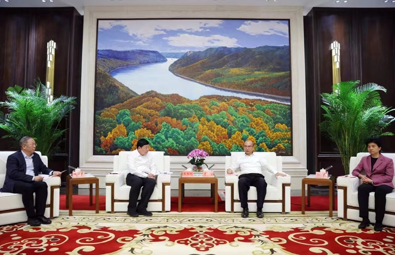 黑龍江省委書記許勤、省委副書記梁惠玲會(huì)見(jiàn)國(guó)家電網(wǎng)董事長(zhǎng)張智剛一行