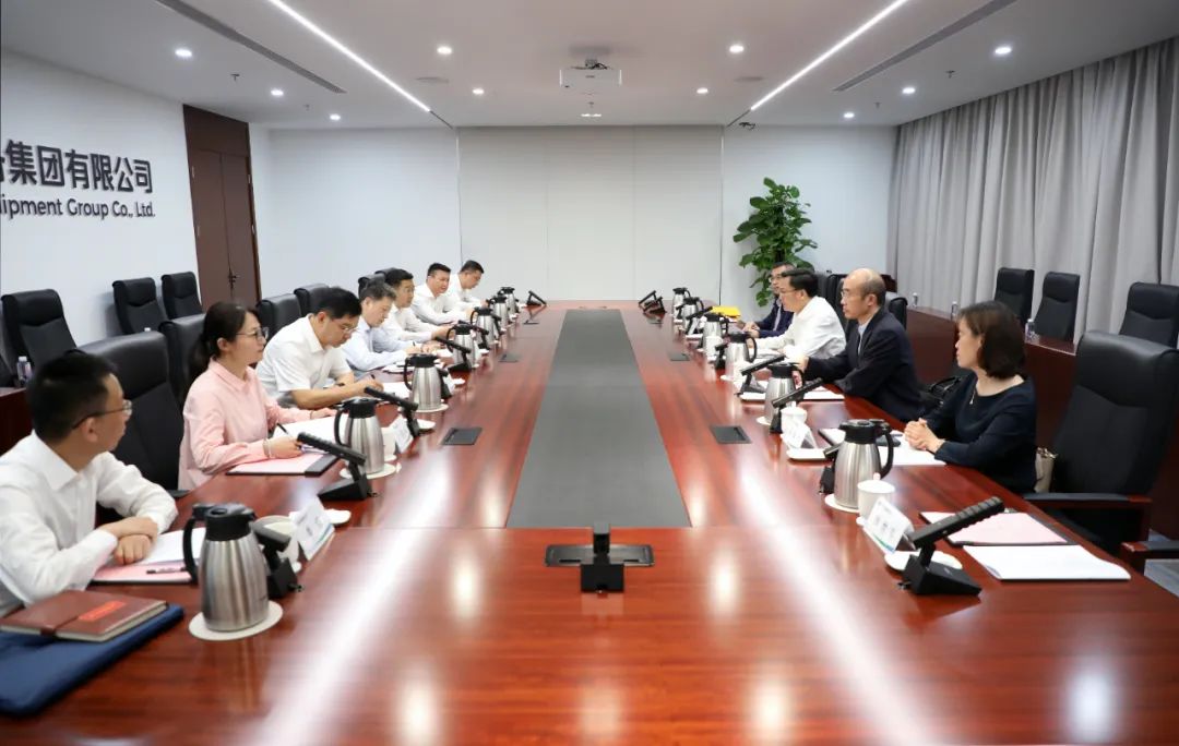 中國電氣裝備黨委副書記、總經(jīng)理周群會見上海市經(jīng)信委副主任湯文侃