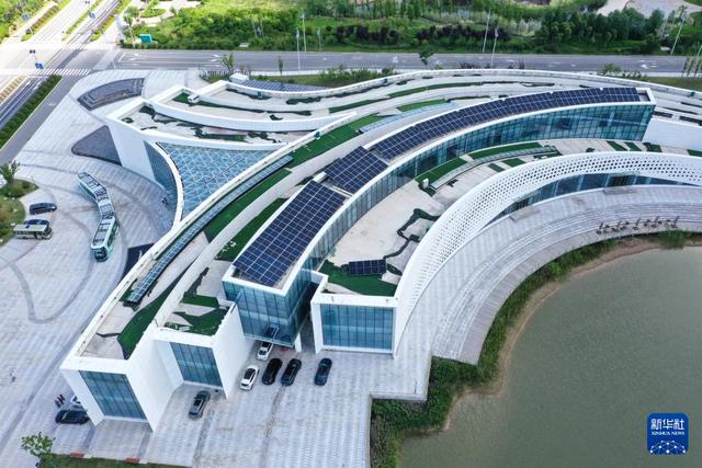 每年發(fā)出綠電37億度!探秘小縣城里的“零碳產(chǎn)業(yè)園”