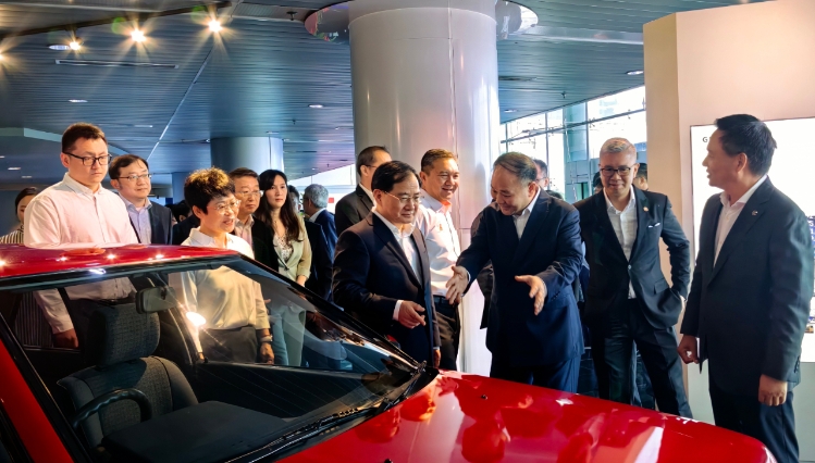 工業(yè)和信息化部部長(zhǎng)金壯龍會(huì)見(jiàn)馬來(lái)西亞投資、貿(mào)易和工業(yè)部部長(zhǎng)東姑·扎夫魯