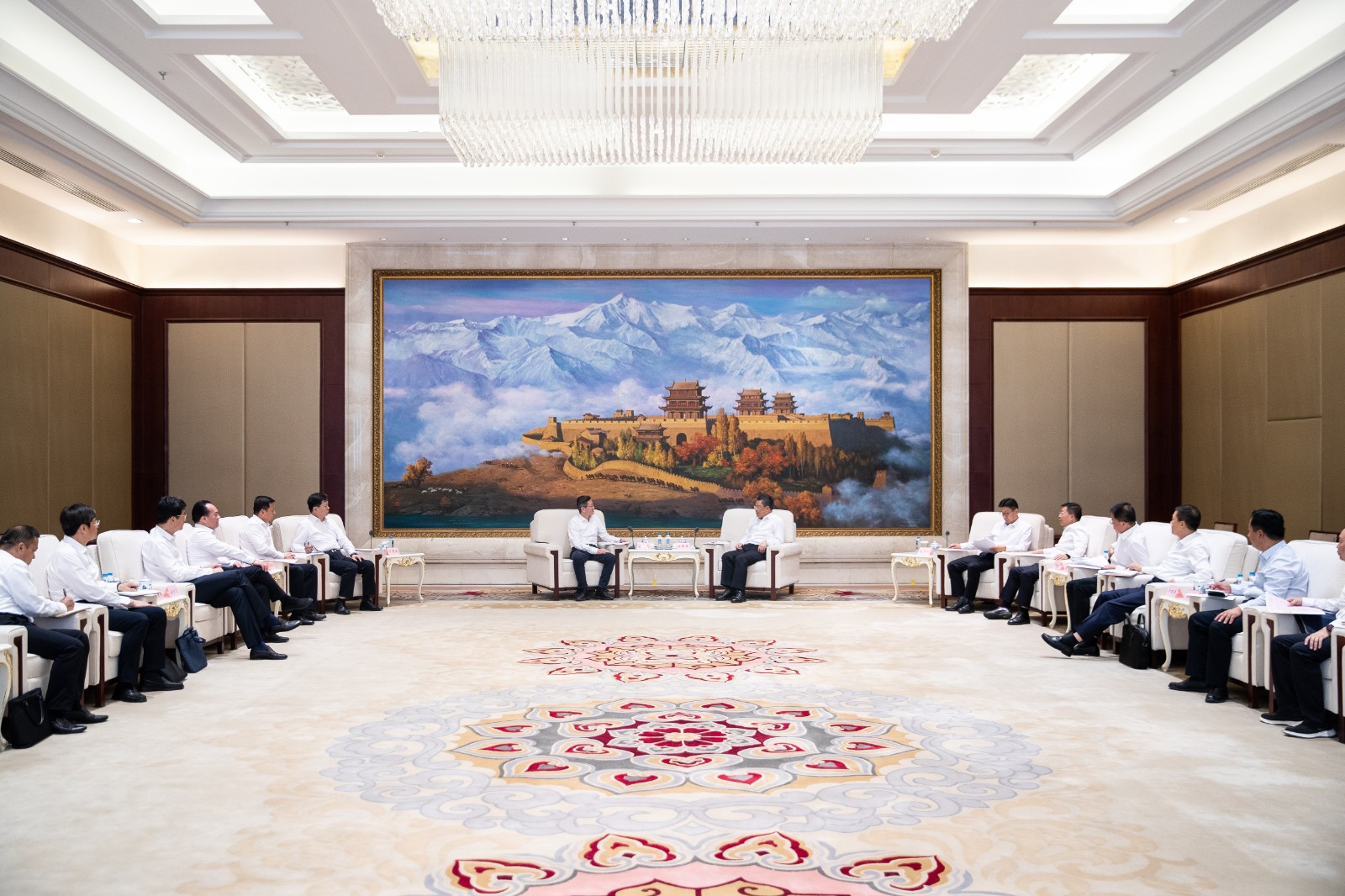 國家能源集團(tuán)總經(jīng)理、黨組副書記余兵拜會甘肅省省長任振鶴并出席蘭洽會