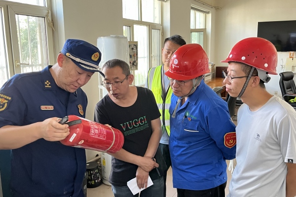 內(nèi)蒙古電力公司烏海千里山供電公司：蒙電愛心光明行，用電無憂筑防線