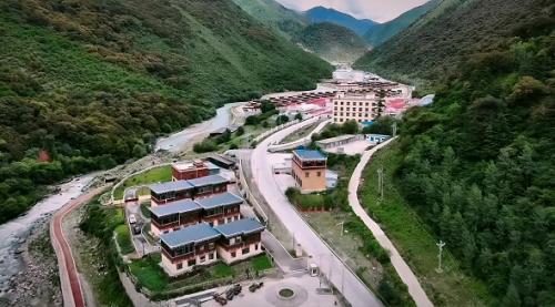 培育壯大清潔能源產(chǎn)業(yè)，推動白玉綠色低碳高質(zhì)量發(fā)展