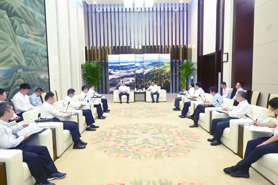 中國電建黨委書記、董事長丁焰章與國家電投黨組書記、董事長劉明勝會談