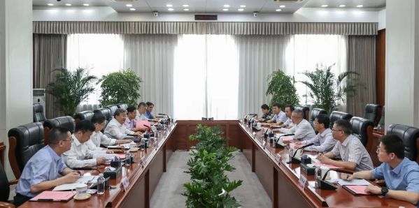 中核集團(tuán)黨組書記、董事長余劍鋒會見山東大學(xué)黨委書記任友群一行